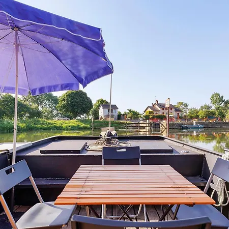 Bateau La Laïta Sur La Rivière Botel *