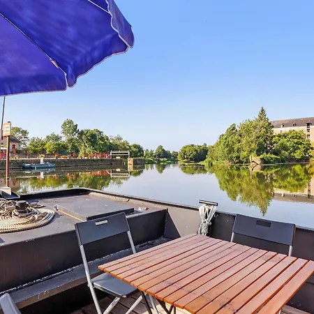 Bateau La Laïta Sur La Rivière Botel *