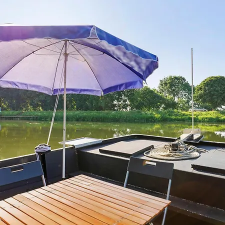 Bateau La Laita Sur La Riviere Úszó hotel *