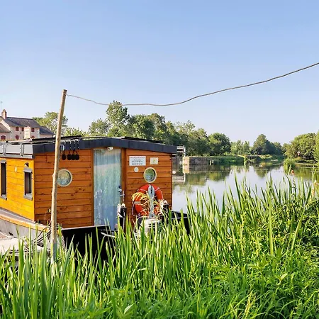 Bateau La Laïta Sur La Rivière